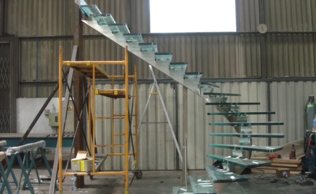 ladder-in-stainless-steel-and-glass1